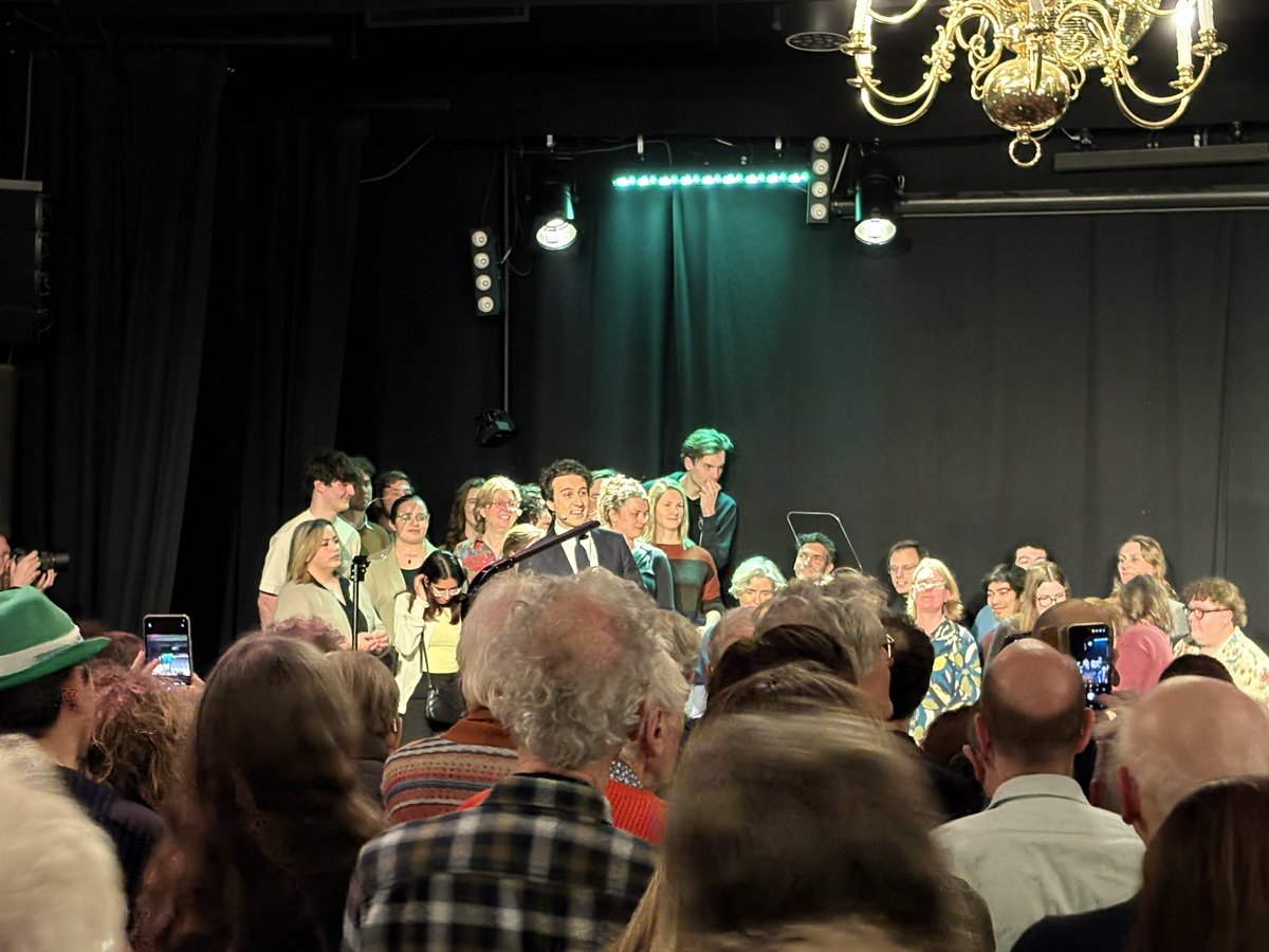 Bij nieuwjaarsbijeenkomst PvdA-<a href="/groenlinks/">GroenLinks</a> geweest in Den Bosch, met Arnhemse burgemeester <a href="/ahmedmarcouch/">Ahmed Marcouch</a> en <a href="/groenlinks/">GroenLinks</a>-leider <a href="/jesseklaver/">Jesse Klaver</a> op het podium
