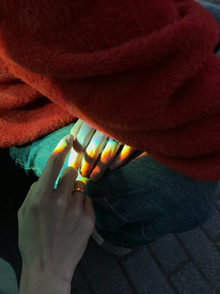 hubboyslove's tweet photo. 🏳️‍🌈 #XingQiu, atores do BL chinês ABO Desire, postaram fotos usando alianças com raios de arco-íris. https://t.co/cNByk9P3pa