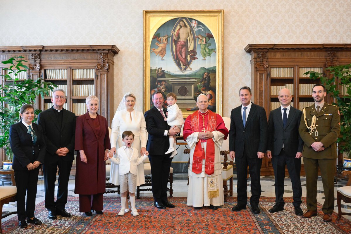 LUtoHolySee's tweet photo. Their Royal Highnesses Grand Duke Guillaume and Grand Duchess Stéphanie as well as princes Charles and François were received by Pope Leo XIV today. They were accompanied by Deputy Prime Minister and Minister for Foreign Affairs Xavier Bettel.
📷Vatican media https://t.co/pHtJRvXQdB