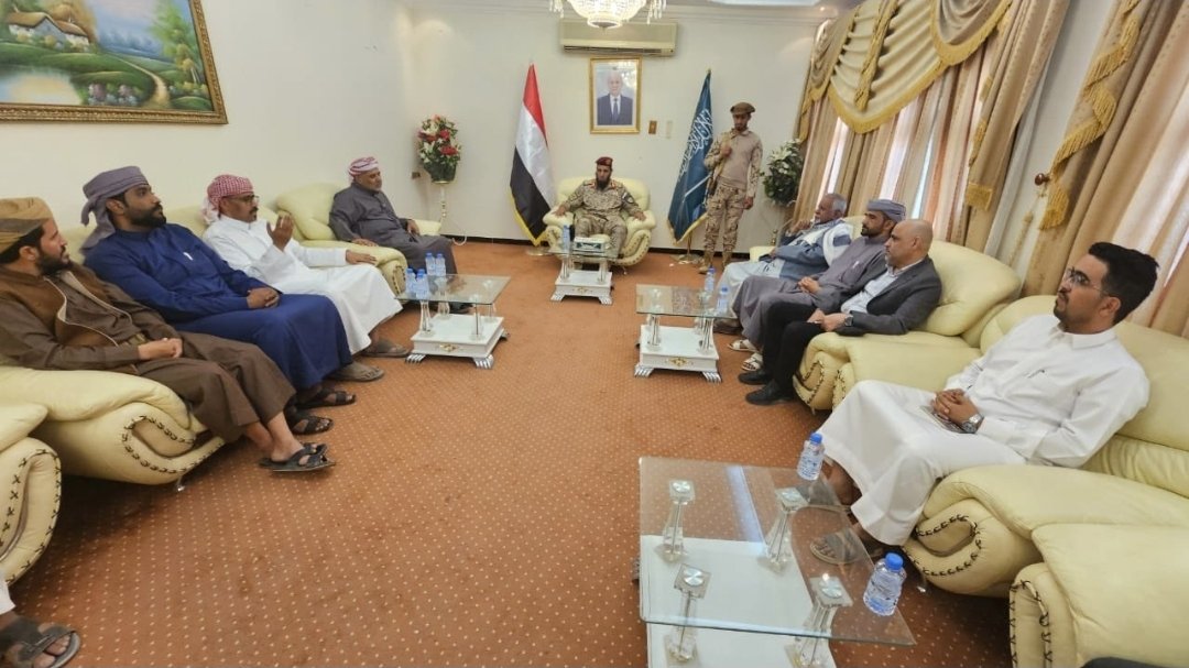 شغله طردنا علي الكثيري حضرمي بس كنا مختلفين معه في توجه وجاء لنا عمار طامش دحباشي  لا هو من دمنا ولا لحمنا ولا هو مع توجه حضرموت.
ألم تكن هذه سخافة