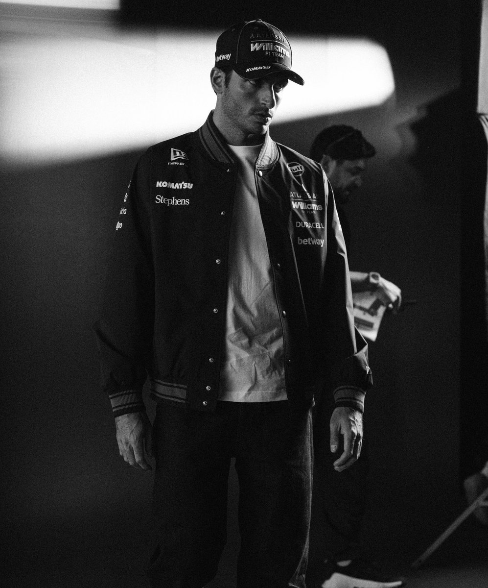 GOSH THIS STARE IS THE END OF ME 😩😩