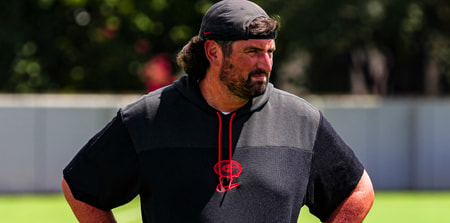 ReuseRecruiting's tweet image. How #UGA's move at OL coach works out may determine much of its season, and the room for error is quite small.

Our take at @DawgsHQ: 
on3.com/teams/georgia-…