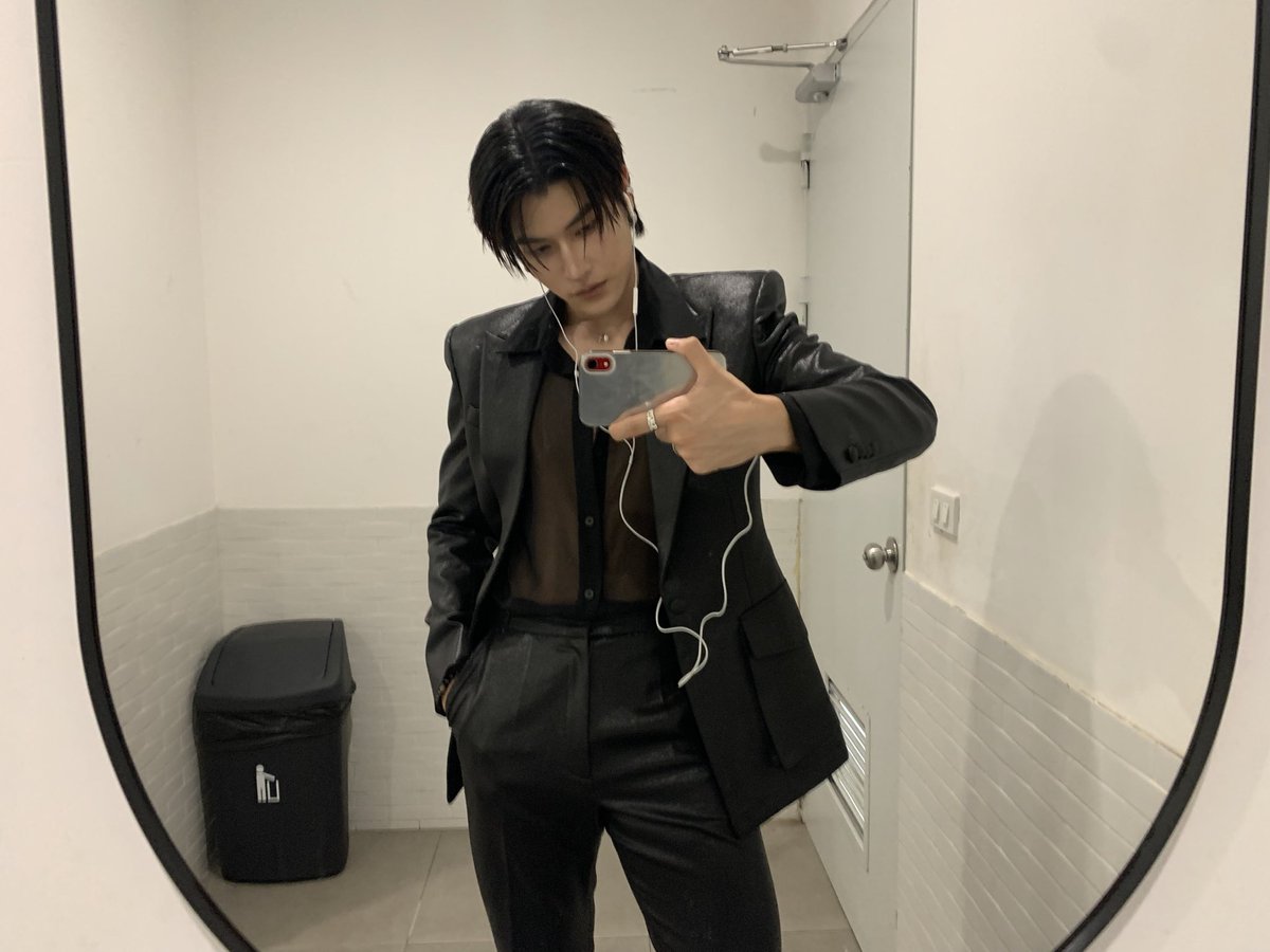 phuuulix's tweet image. เป็นยังไงบ้างครับทุกคนติชมได้เลยนะครับ ภูไม่ได้โชว์ที่ไหนมาก่อนเลยครับ 🥹 ภูตื่นเต้นมากฝันอยากมีโชว์ที่เป็นของตัวเองมานานมากไม่คิดว่าจะมีวันนี้ ภูจะพยายามพัฒนาตัวเองต่อไปนะครับขอบคุณที่คนที่คอยให้กำลังใจพี่ๆน้องๆเพื่อนๆทุกคนครับภูขอขอบคุณมากๆเบยจริงๆครับพิมพ์ไปจะร้องไห้ไป😭😭😭😭…