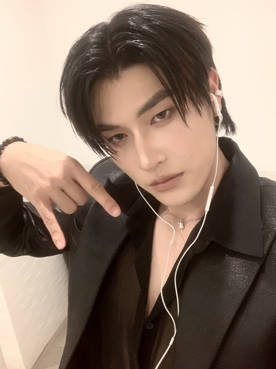 phuuulix's tweet image. เป็นยังไงบ้างครับทุกคนติชมได้เลยนะครับ ภูไม่ได้โชว์ที่ไหนมาก่อนเลยครับ 🥹 ภูตื่นเต้นมากฝันอยากมีโชว์ที่เป็นของตัวเองมานานมากไม่คิดว่าจะมีวันนี้ ภูจะพยายามพัฒนาตัวเองต่อไปนะครับขอบคุณที่คนที่คอยให้กำลังใจพี่ๆน้องๆเพื่อนๆทุกคนครับภูขอขอบคุณมากๆเบยจริงๆครับพิมพ์ไปจะร้องไห้ไป😭😭😭😭…