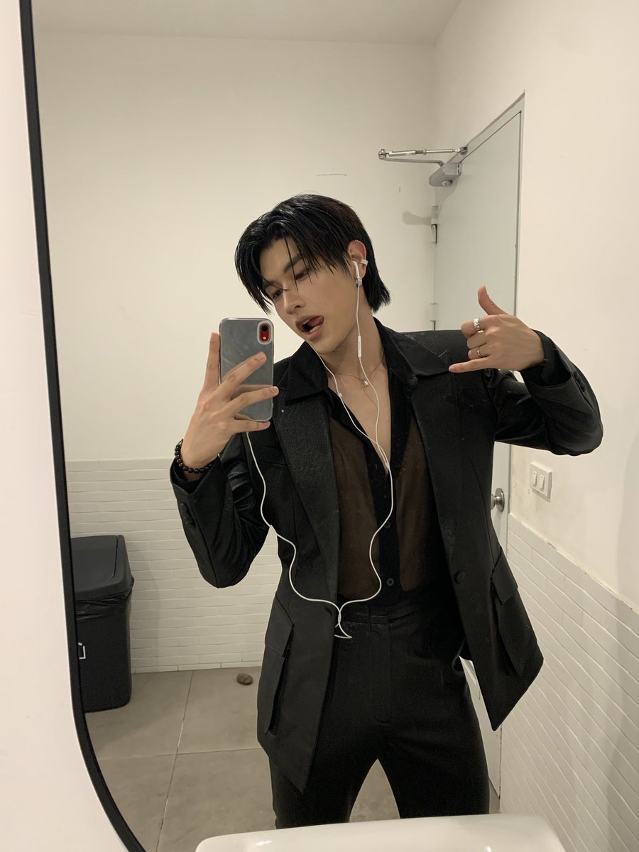 phuuulix's tweet image. เป็นยังไงบ้างครับทุกคนติชมได้เลยนะครับ ภูไม่ได้โชว์ที่ไหนมาก่อนเลยครับ 🥹 ภูตื่นเต้นมากฝันอยากมีโชว์ที่เป็นของตัวเองมานานมากไม่คิดว่าจะมีวันนี้ ภูจะพยายามพัฒนาตัวเองต่อไปนะครับขอบคุณที่คนที่คอยให้กำลังใจพี่ๆน้องๆเพื่อนๆทุกคนครับภูขอขอบคุณมากๆเบยจริงๆครับพิมพ์ไปจะร้องไห้ไป😭😭😭😭…