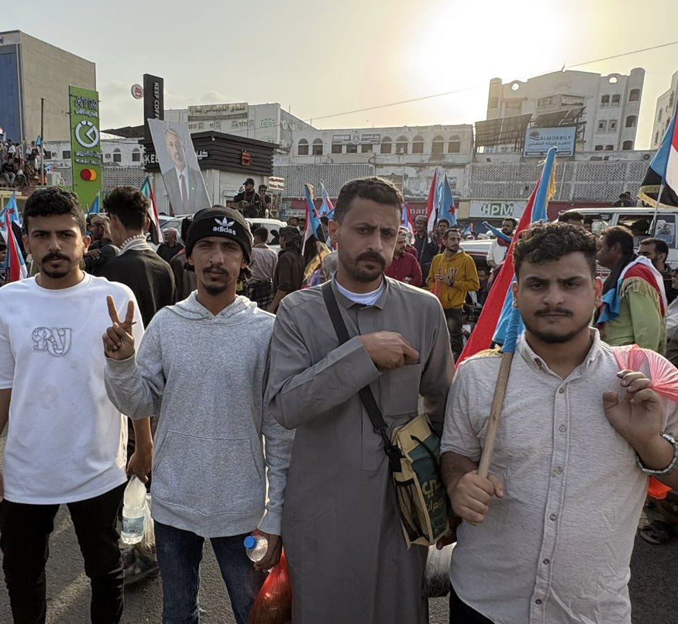 7afa_Alsadi's tweet photo. •قضيتنا عادلة… ونضالنا مستمر ✌🏻✌🏻
#مليونية_الثبات_والتصعيد_الشعبي 
#الجنوب_العربي https://t.co/SO1av3ioEm
