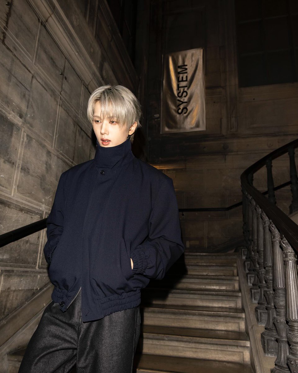 BABYJISUNG_TH's tweet image. 260123 SYSTEM__1990 IG UPDATE #JISUNG (1)

"SYSTEM FALL WINTER 2026 COLLECTION “Nowhere Neat”

ขอขอบคุณเป็นพิเศษแก่แขกรับเชิญของเรา NCT Jisung สำหรับการร่วมเป็นส่วนหนึ่งของโมเมนต์นี้"

🔗 instagram.com/p/DT28VYgEWQU/…

JISUNG AT SYSTEM FW26 #SYSTEMFW26xJISUNG