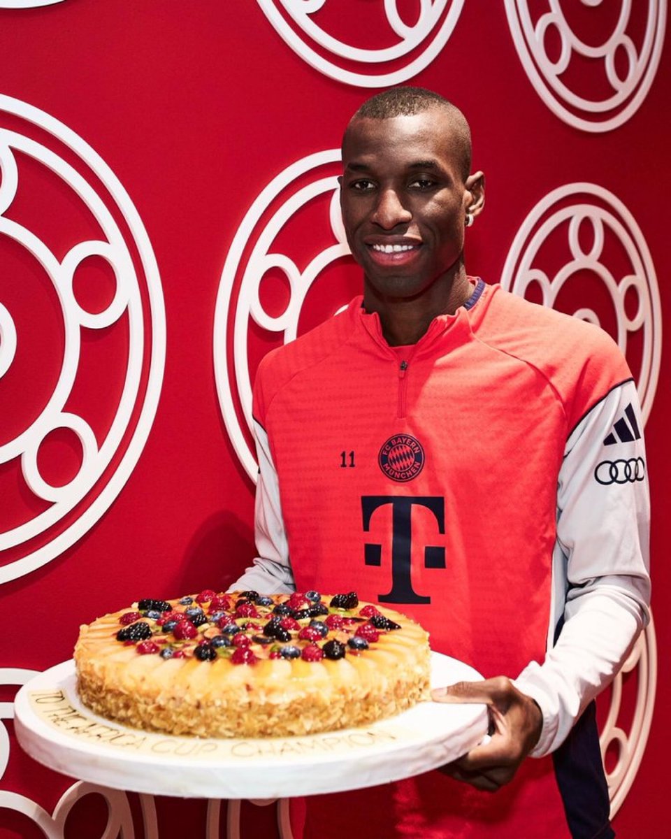 TouchlineX's tweet image. Nicolas Jackson was given a champion's welcome by Bayern Munich following Senegal's AFCON triumph. 🏆🇸🇳