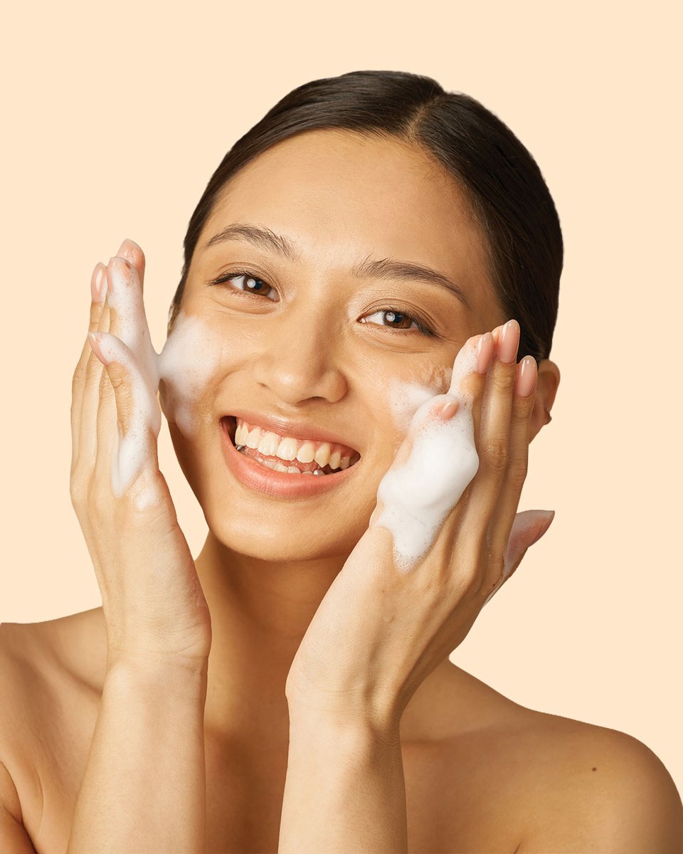 You want your eyes to pop but what about after all the makeup? OCuSOFT Lid Scrub Foaming Eyelid Cleansers are perfect for removing makeup as well as keeping your eyes/eyelids healthy and clean.