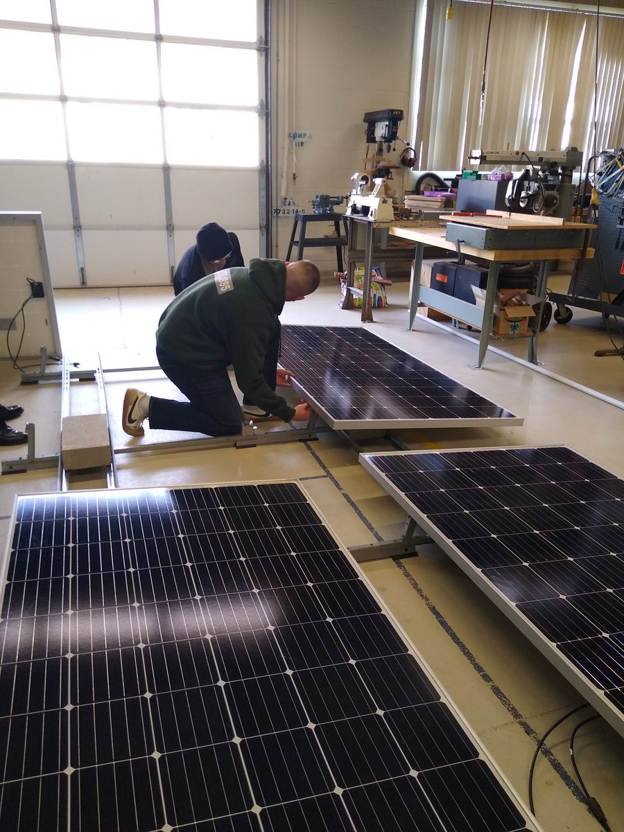 SysEngII's tweet image. Systems Engineering Juniors get training in commercial solar panel installation. Good for the resume. Could be a good summer job. Congrats Juniors.