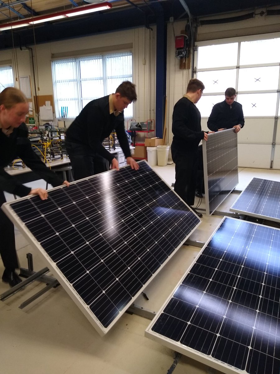 SysEngII's tweet image. Systems Engineering Juniors get training in commercial solar panel installation. Good for the resume. Could be a good summer job. Congrats Juniors.