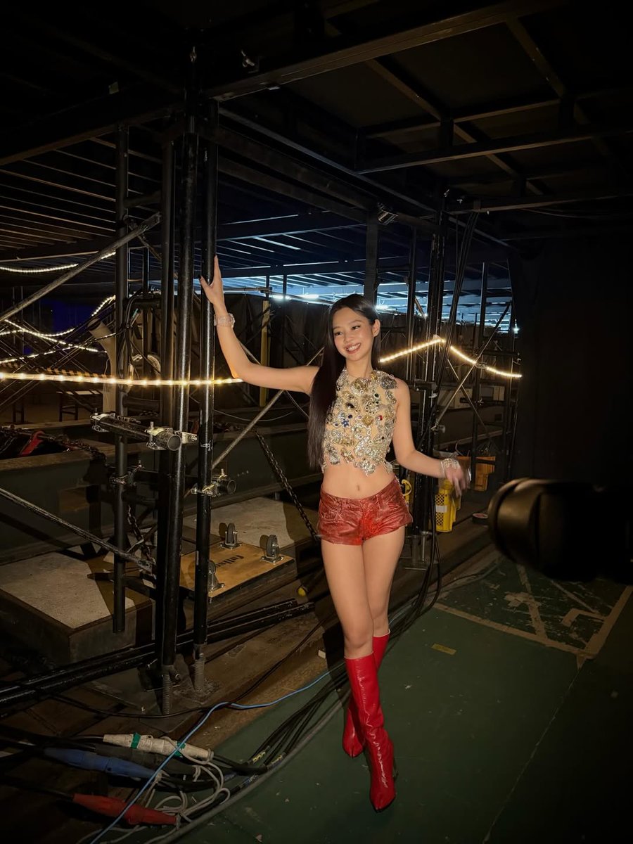 📸] #JENNIE Update (1) “birthhdayyyshoww in tokyo was crazzzzzy