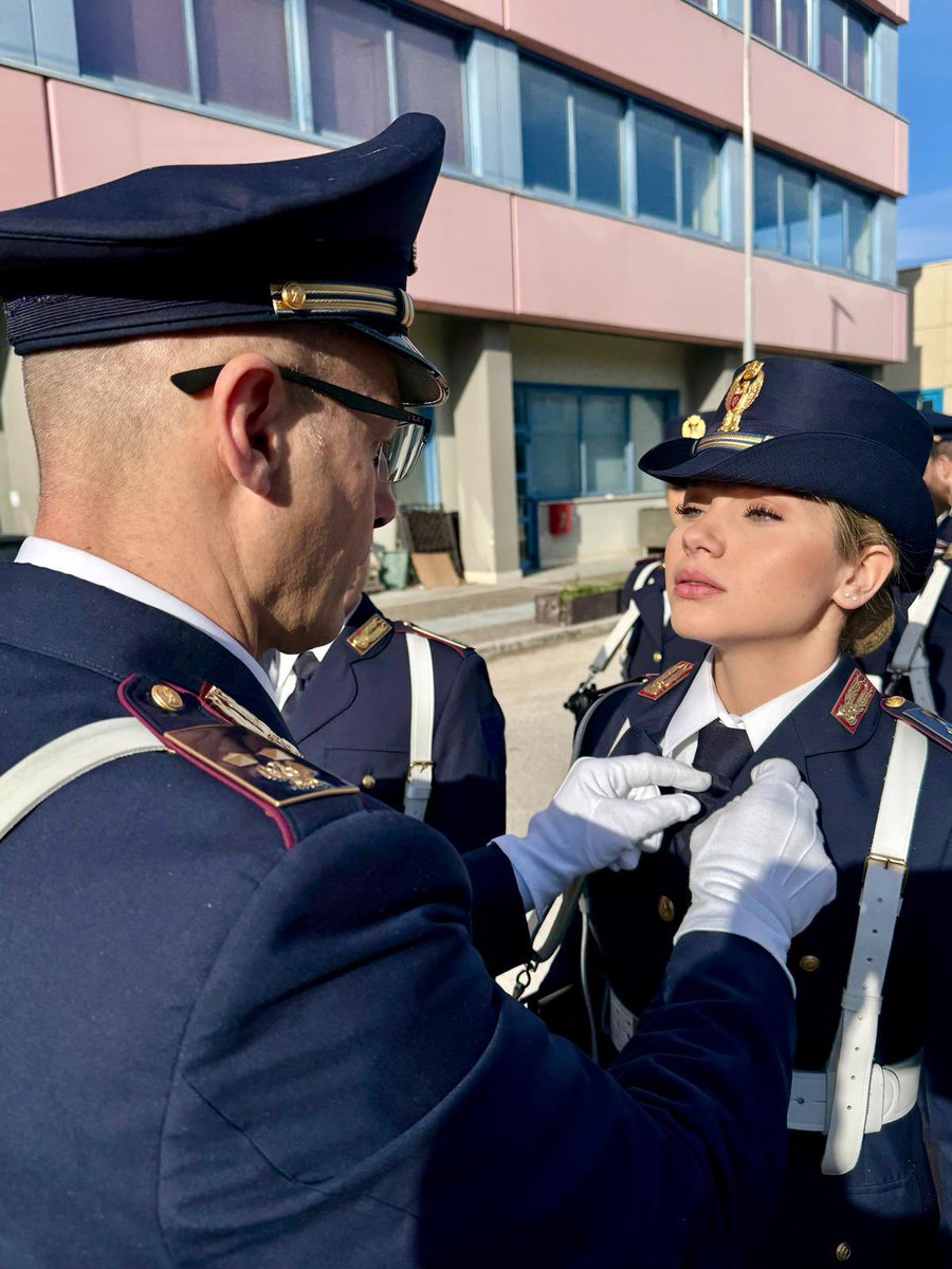 QPerugia's tweet photo. Oggi a Spoleto 476 Vice Ispettori della Polizia di Stato hanno giurato fedeltà alla Repubblica.
Un traguardo importante, costruito con impegno, sacrificio e passione.
A tutti loro, l’augurio di servire le comunità con onore, umanità e senso del dovere. https://t.co/AYjRQp7vTu