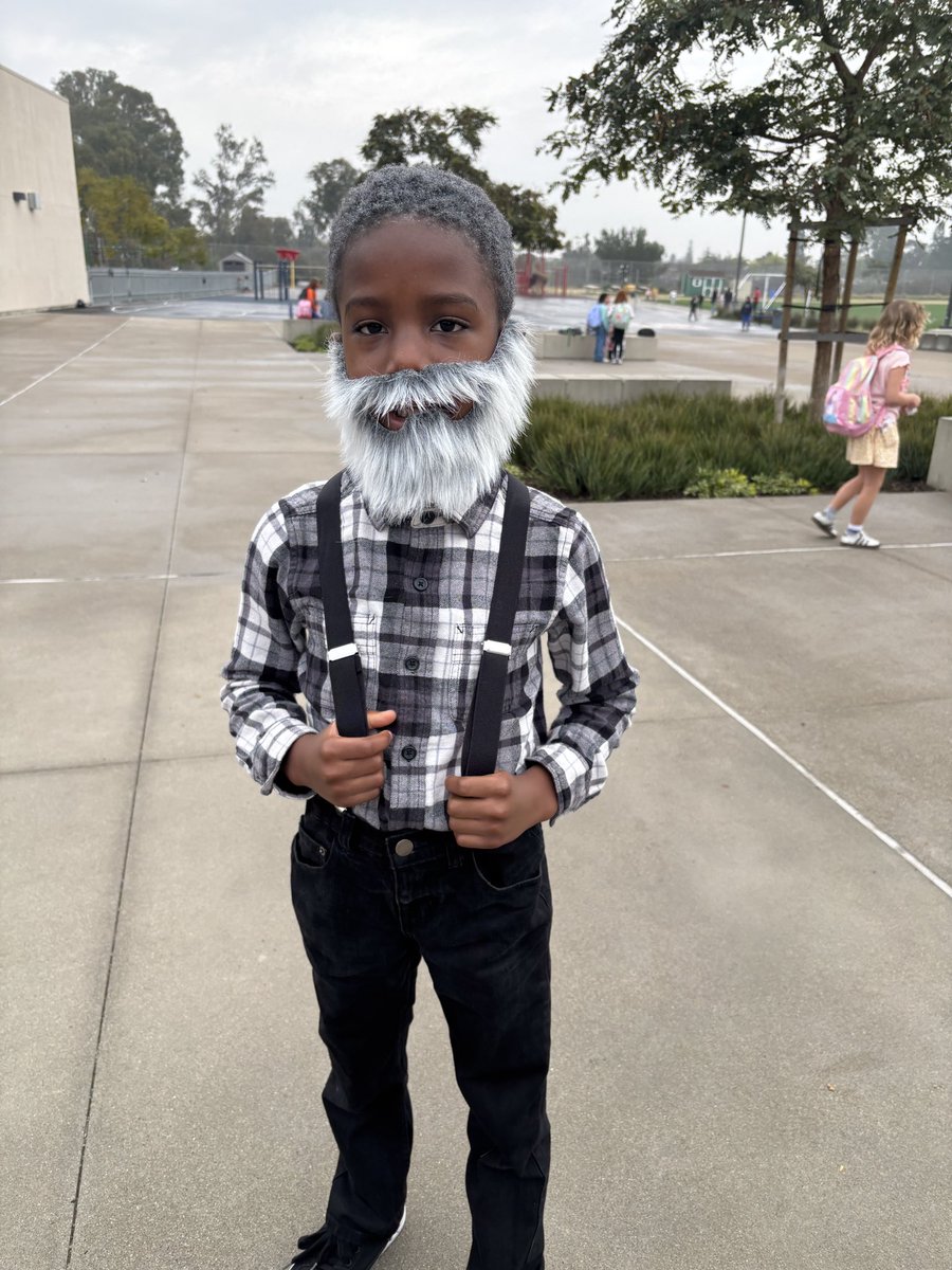 💯🎉 Celebrating the 100th day of school! Students dressed creatively to represent 100 days of learning while honoring the idea that growth, wisdom, and learning happen at every age.