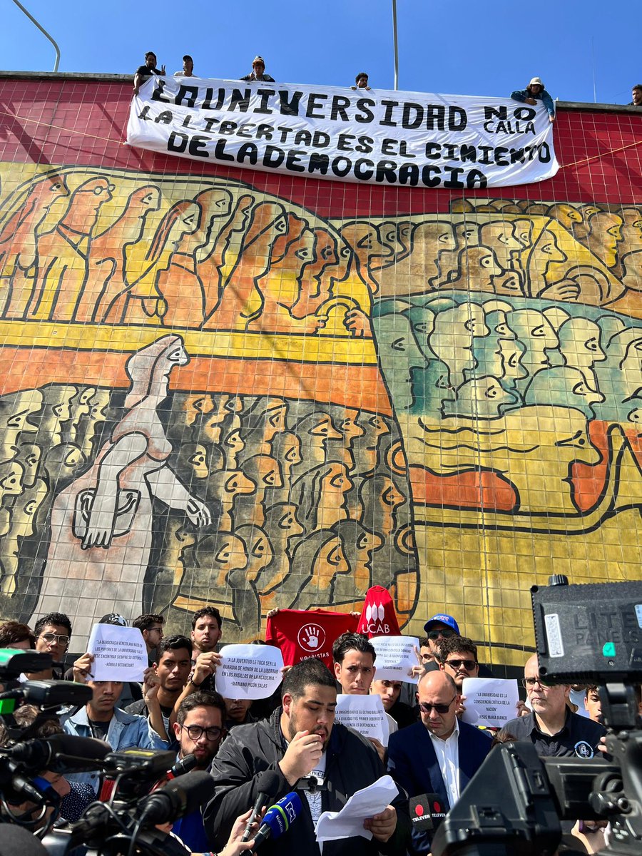 Desde la autopista Francisco Fajardo los estudiantes se concentran para conmemorar el 23 de enero.

La exigencia de todos los venezolanos se replica en todos los espacios ¡Libertad para todos los presos políticos, civiles y militares!