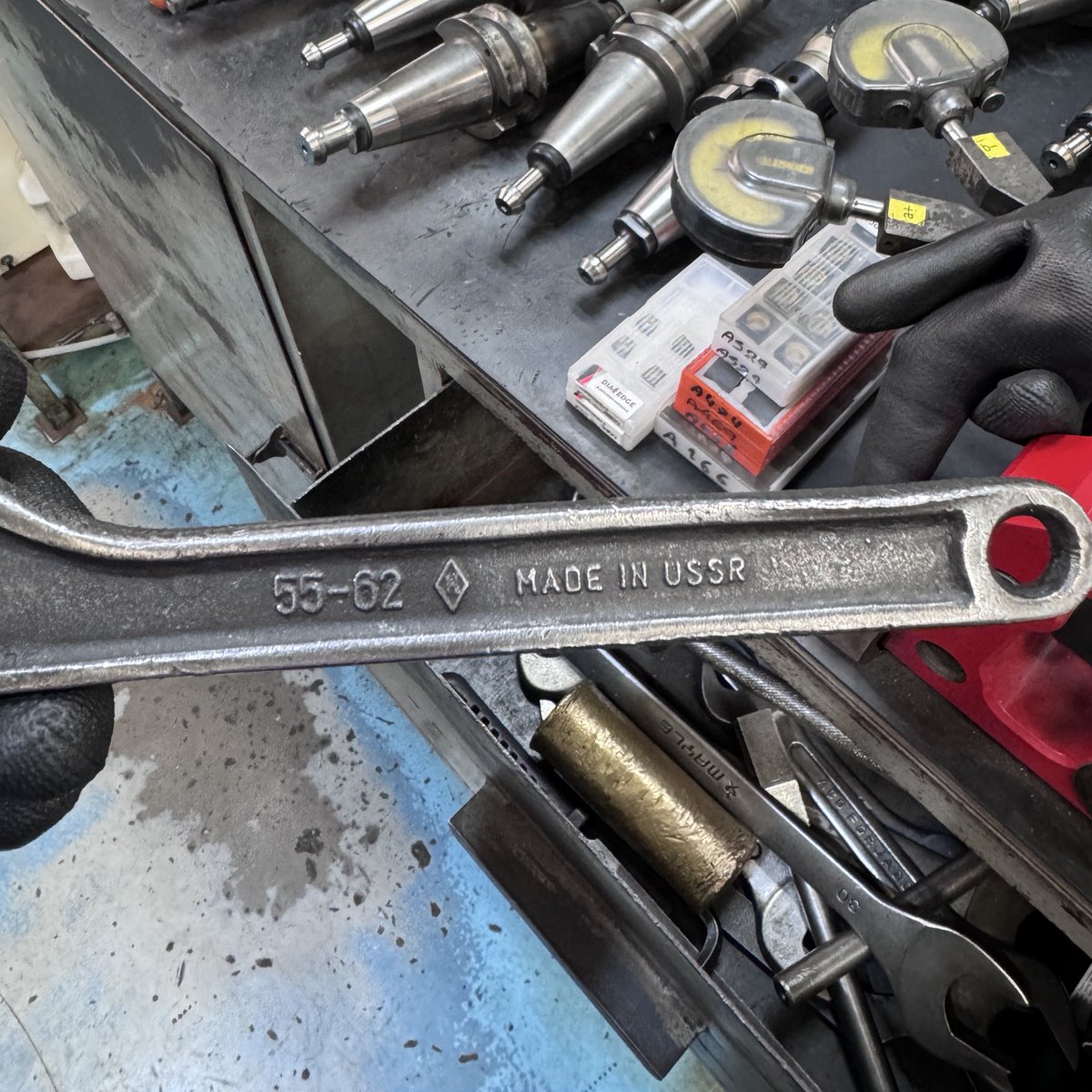 ocaelx's tweet image. fui ajudar meu parceiro na ferramentaria e