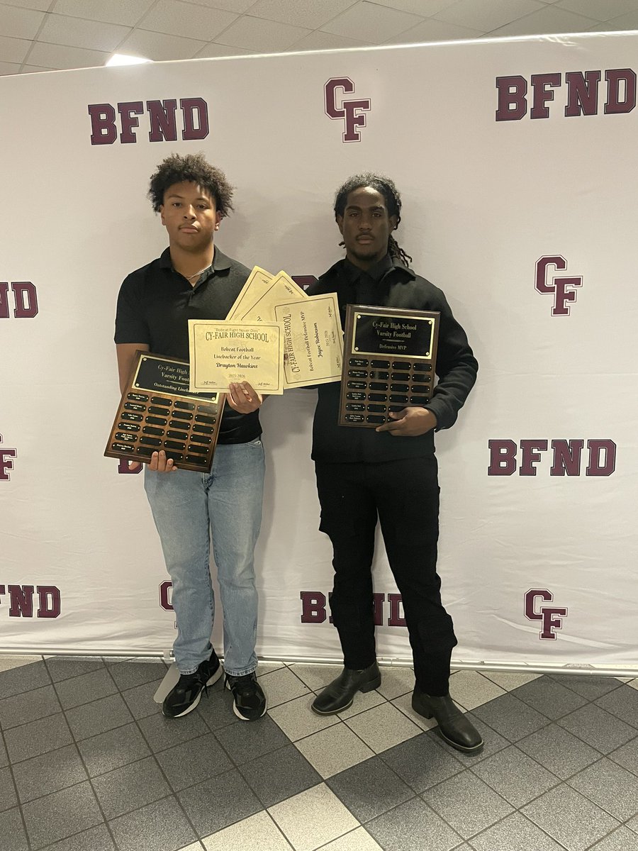 2025 banquet:
Tx17-6a-Academic all-District
Tx17-6a-unanimous 1st team all district
Also blessed to be named defensive MVP 🫶🏾🏌🏾 Thank you God