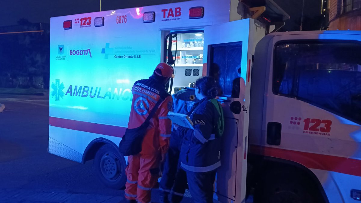 Capacidades de respuesta.

🔸 Apoyo en evacuación y aislamiento de zona.

🔸 24 efectivos en terreno.

​Despliegue:

9 Motos 
3 Camionetas 
4 Traumakits
​#ListosEnPazOEmergencia 🧡🇨🇴