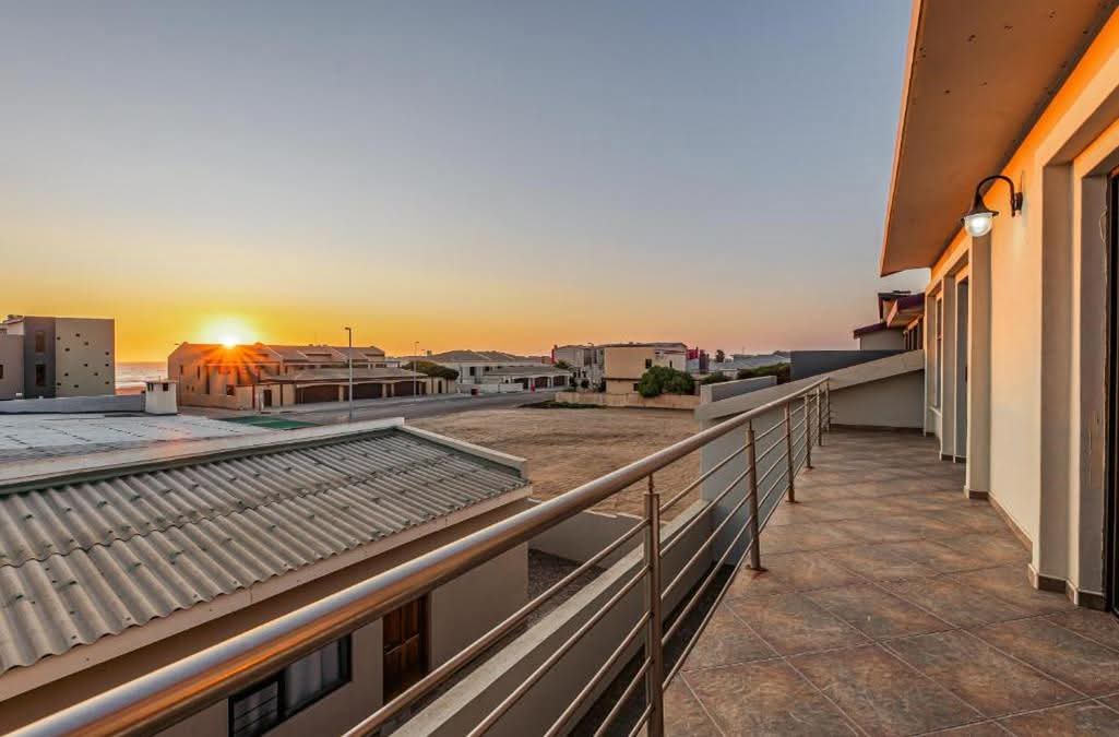 GetawaysPerfect's tweet photo. Crayfish Villa is a charming double-storey holiday house situated only 200m from the beach in the heart of Swakopmund, Namibia. 
https://t.co/XAq5rSEJnG
https://t.co/xP8QZGqTrS

#selfcatering #swakopmund #namibia #namibiaaccommodation #swakopmundaccommodation #seaviews https://t.co/SbQBMpGJUn