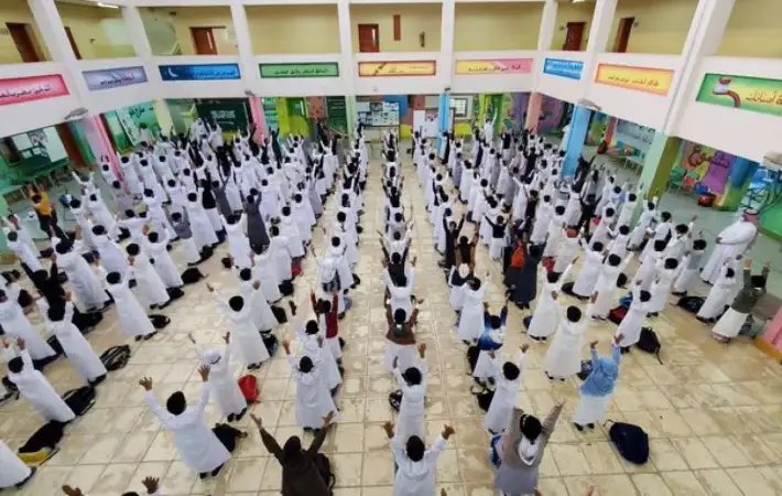 اقترحات لتطوير المنظومة التعليمية:

•تقليل الحصص الدراسية.

•مدة اليوم الدراسي 5 ساعات.

•نصف ساعة لكل حصة دراسية.

•تخصيص ساعة للترفيه التربوي بين كل حصتين.

•حضور المعلم والمعلمة إلى المدرسة 4 أيام في الأسبوع فقط حسب التخصص.

•تخصيص اليوم الخامس للتدريب التربوي، وتكون