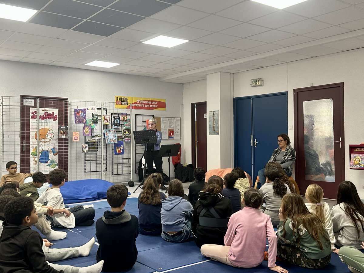NatachaChicot's tweet photo. 📚 #NuitsDeLaLecture au collège des Vallergues à Cannes : lecture de contes, portraits chinois de jeunes lecteurs et quiz participatifs. Un beau moment de partage qui rappelle l’importance du plaisir et du réflexe de lecture dès le plus jeune âge. https://t.co/f6oBeIbP1J