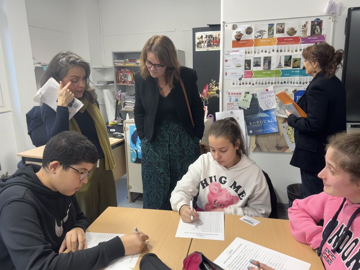 NatachaChicot's tweet photo. 📚 #NuitsDeLaLecture au collège des Vallergues à Cannes : lecture de contes, portraits chinois de jeunes lecteurs et quiz participatifs. Un beau moment de partage qui rappelle l’importance du plaisir et du réflexe de lecture dès le plus jeune âge. https://t.co/f6oBeIbP1J