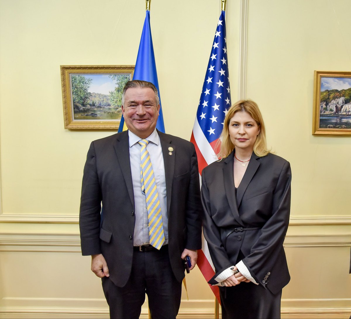 StefanishynaO's tweet photo. Thank you, @RepDonBacon, for joining us in celebrating Ukraine’s unity and resilience. As Ukrainians endure the hardest winter in years, it is crucial to exert stronger pressure on the aggressor. Your solid position is highly appreciated.
#ДеньСоборності #UnityDay https://t.co/6rpjLg9QZY