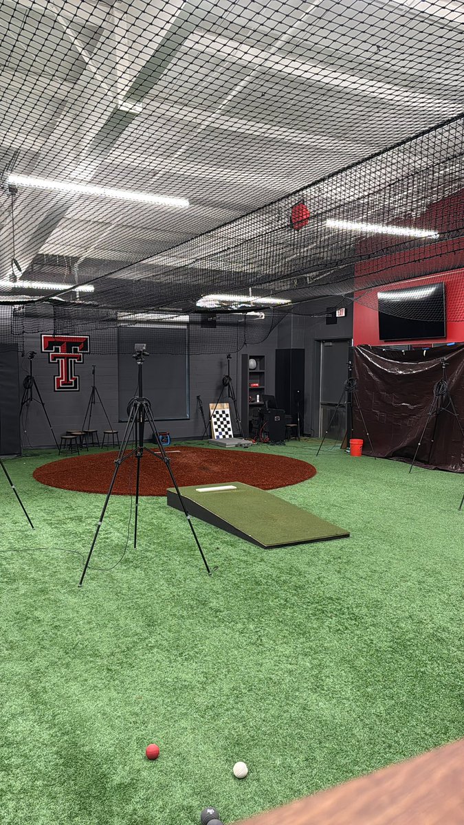 SMerrBullpen's tweet image. Weather won’t stop development in the lab! @TTU_Baseball @TTU_Biomech