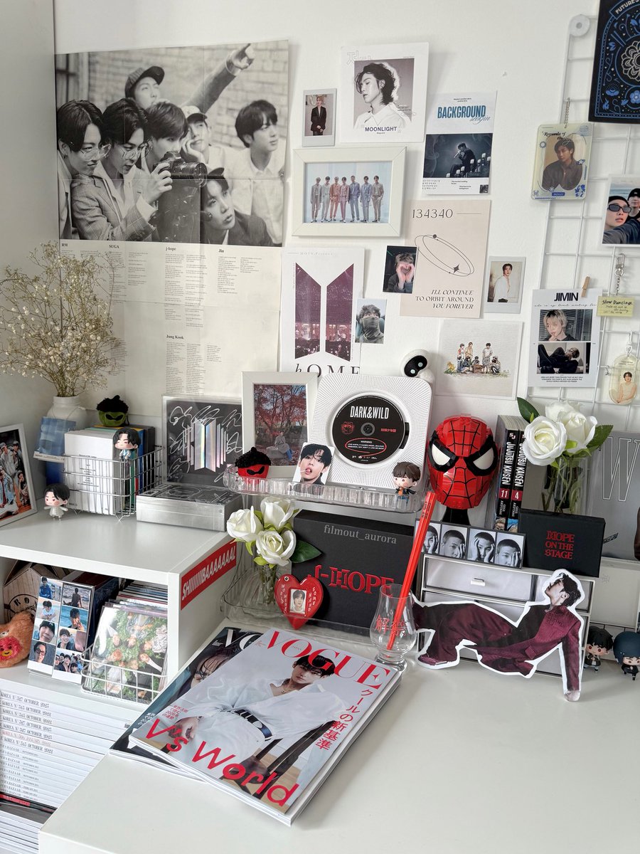 filmout_aurora's tweet image. love being a bts collector