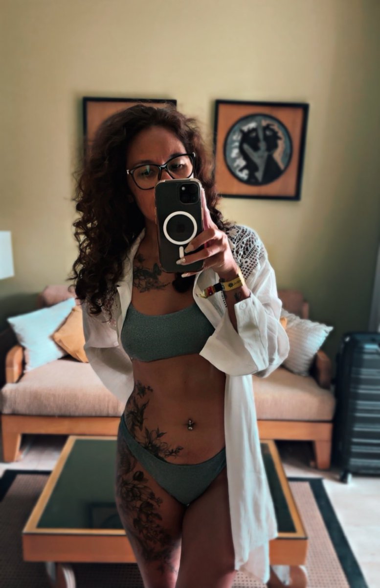 heavenlykaramel's tweet image. Two weeks ago I was in a place that was 30°, today I am in a place that is -25° and the air hurts my face #fuckthis