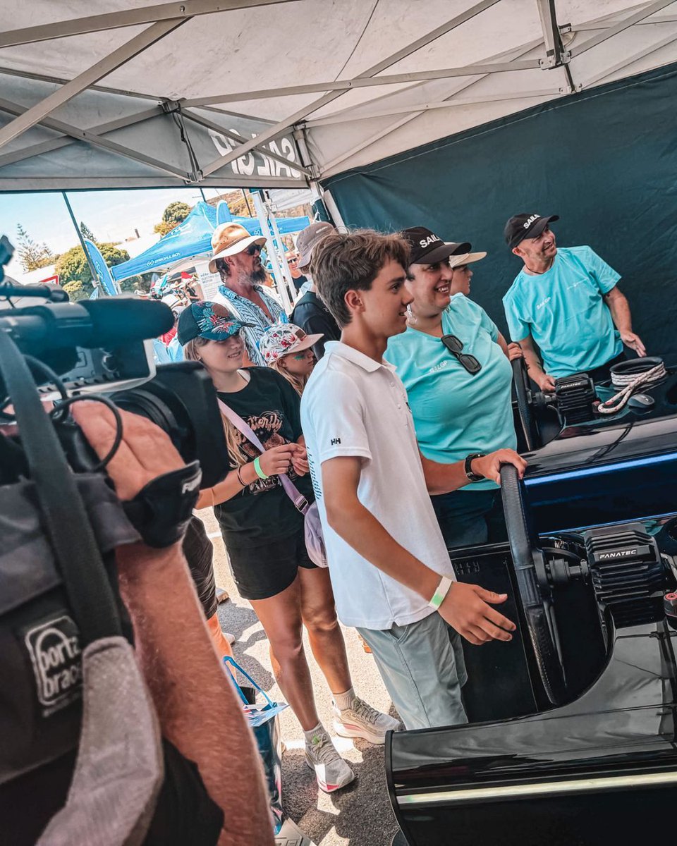 SimStaff tweet media