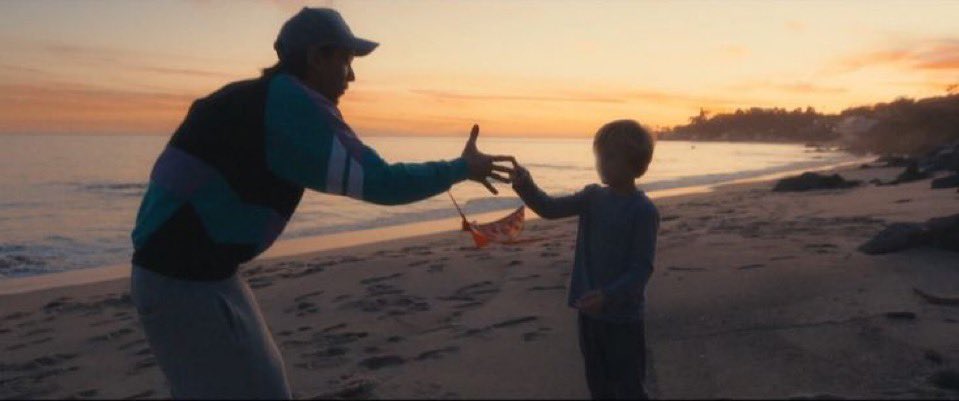 💬| “Ele (Freddie) tem mania de acordar bem cedo e vir para a cama comigo. Eu ainda estou meio dormindo. Tipo, 6h30 da manhã, então não é dia de aula. De vez em quando ele coloca o trailer de K-pop Demon Hunters porque sabe que vai me irritar. Momentos assim, eu penso: 'Ok,  [..]