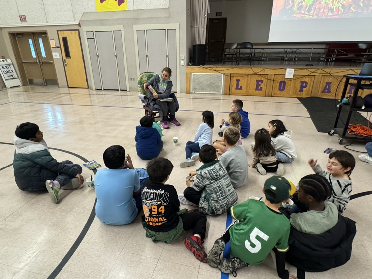 JulieCroy11's tweet image. Multilingual read night! Thank you to our guest readers who shared children’s stories in the language. We heard stories in Russian, Spanish, French, Arabic and English.  #lvpride #weareBUSD