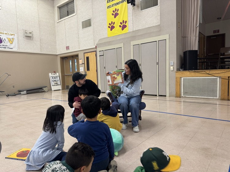 JulieCroy11's tweet image. Multilingual read night! Thank you to our guest readers who shared children’s stories in the language. We heard stories in Russian, Spanish, French, Arabic and English.  #lvpride #weareBUSD