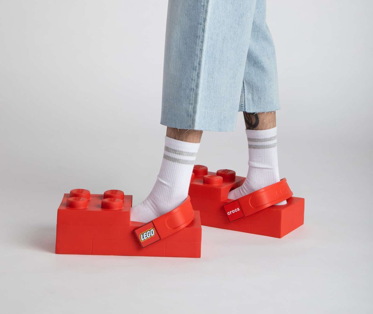 Sneaker News tweet media