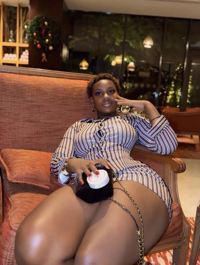 afriqueeeee's tweet photo. 😋😋✍️🍆🍑 https://t.co/hsT6R7bH3x