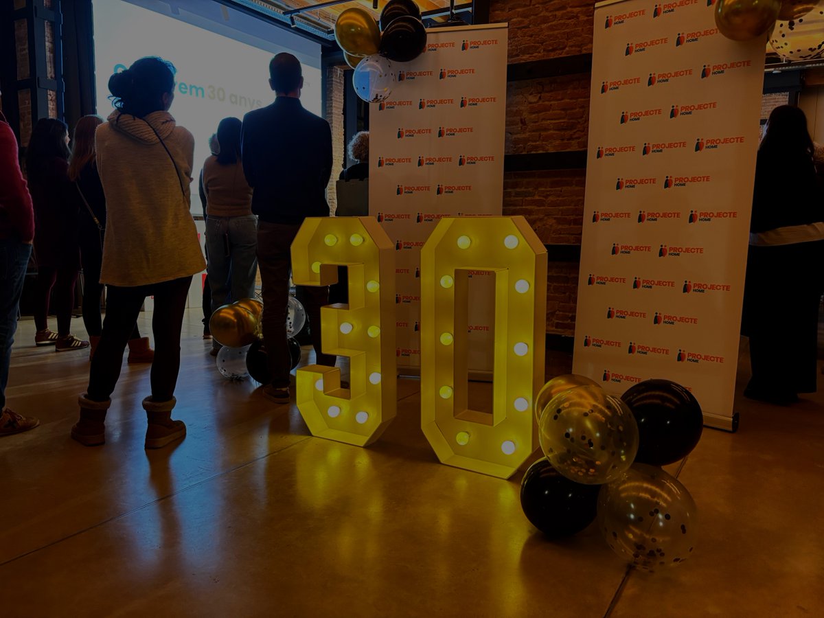 projectehomeCAT's tweet photo. 🎉 30 anys caminant amb tu!

A la primera Junta del Patronat de Projecte Home Catalunya hem commemorat els 30 anys d'història, amb el retrobament de les persones que han format part de l'entitat 🧡

✍️Llegeix l'article: https://t.co/arSjxVdWeg 

#30anyscaminantambtu 👣 https://t.co/a33O65bWUU