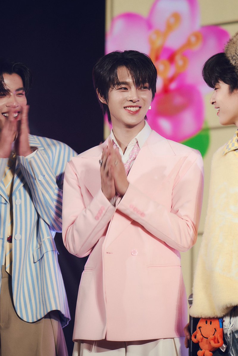 ottoottoo_'s tweet image. ชนะแล้วน้าาาา🥹 โต้ตั้งใจมากกับโชว์นี้ แล้วก็มีความสุขในการโชว์ครั้งนี้มากๆ เป็นเหมือนสิ่งที่อยากทำมานาน แล้วได้ทำซักที คอมพลีทในหัวใจมากกกกก🥰 รอฟังเพลงเดี่ยวจากอ๊อตโต้ด้วยน้าาา จะตั้งใจทำที่สุดเลยคั้บบบ🫶🏻

 DMD FINAL STAGE
#DMDFriendshipSS3finalEP
#ottoottoo