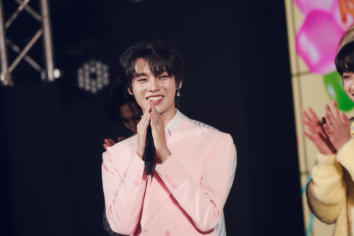 ottoottoo_'s tweet image. ชนะแล้วน้าาาา🥹 โต้ตั้งใจมากกับโชว์นี้ แล้วก็มีความสุขในการโชว์ครั้งนี้มากๆ เป็นเหมือนสิ่งที่อยากทำมานาน แล้วได้ทำซักที คอมพลีทในหัวใจมากกกกก🥰 รอฟังเพลงเดี่ยวจากอ๊อตโต้ด้วยน้าาา จะตั้งใจทำที่สุดเลยคั้บบบ🫶🏻

 DMD FINAL STAGE
#DMDFriendshipSS3finalEP
#ottoottoo