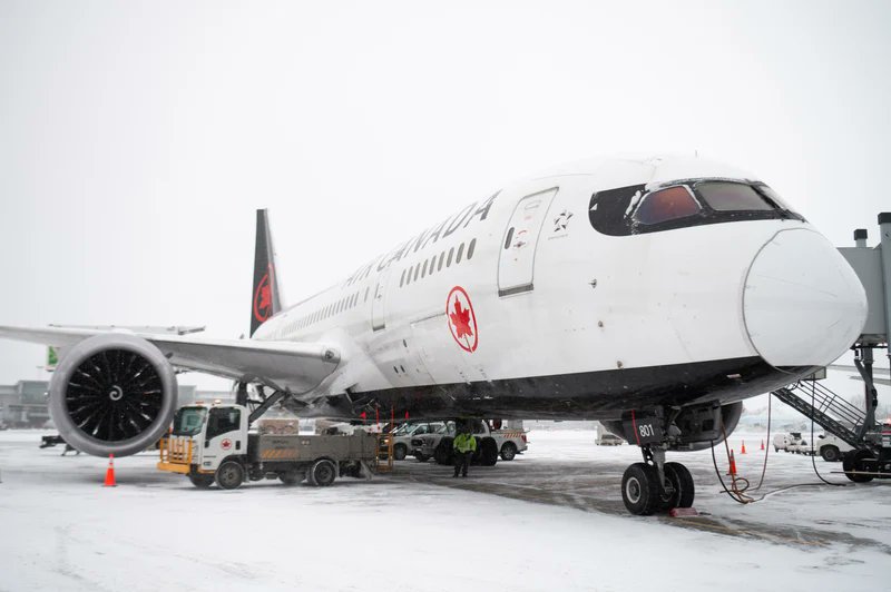 Air Canada tweet media
