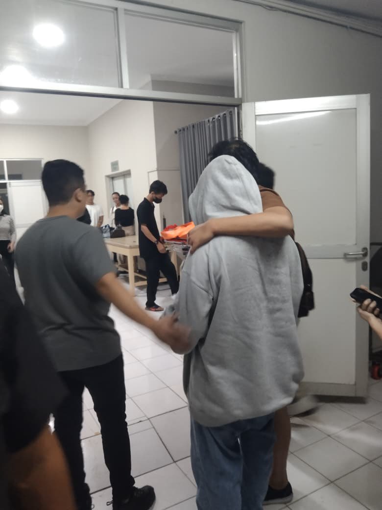 come in, dont be shy tweet media