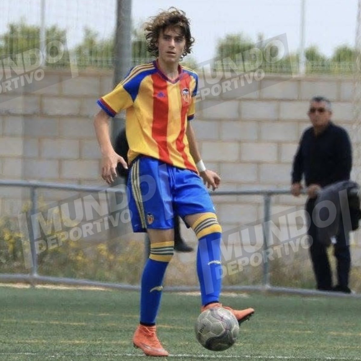 Que error dejar salir a Carlos Romero.

Ya veremos si mañana no se casca un partidazo.