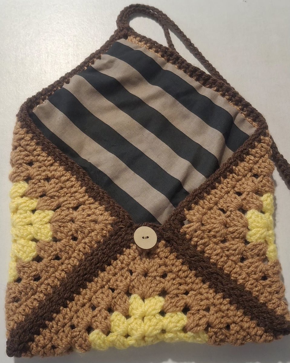 HikatekileUnati's tweet image. Book cover bag done and ready for collection ✨️ 😎