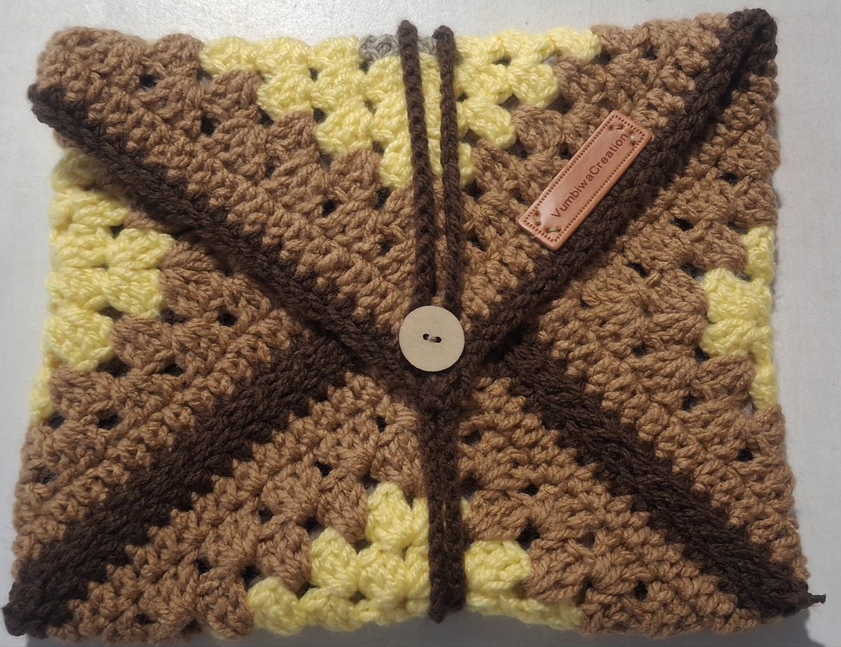 HikatekileUnati's tweet image. Book cover bag done and ready for collection ✨️ 😎