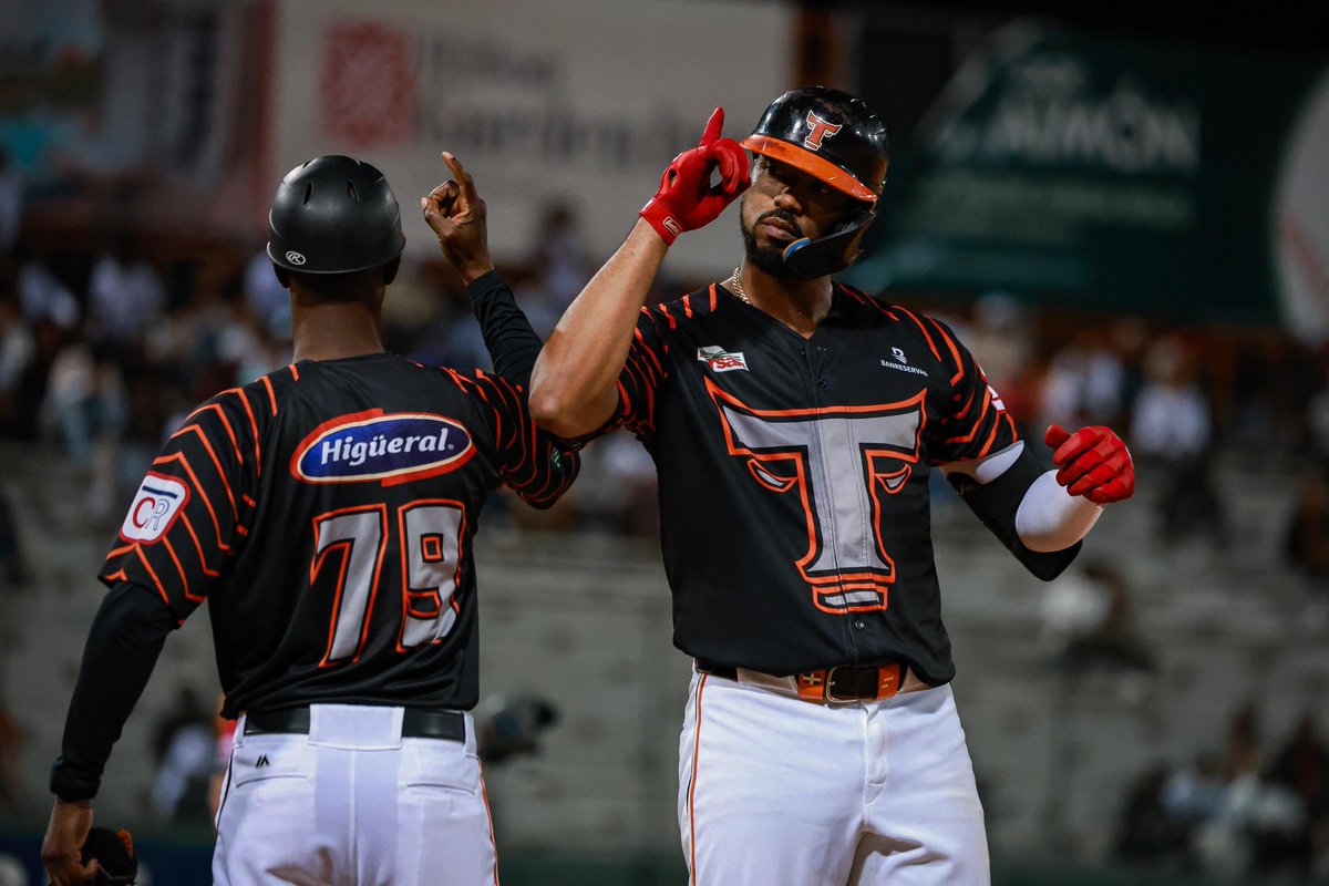 TorosdelEste's tweet image. Felicidades a nuestro Eloy Jiménez por ser elegido entre los votantes como el MVP del #RoundRobin 🤘🏼🧡🔥🔥🔥