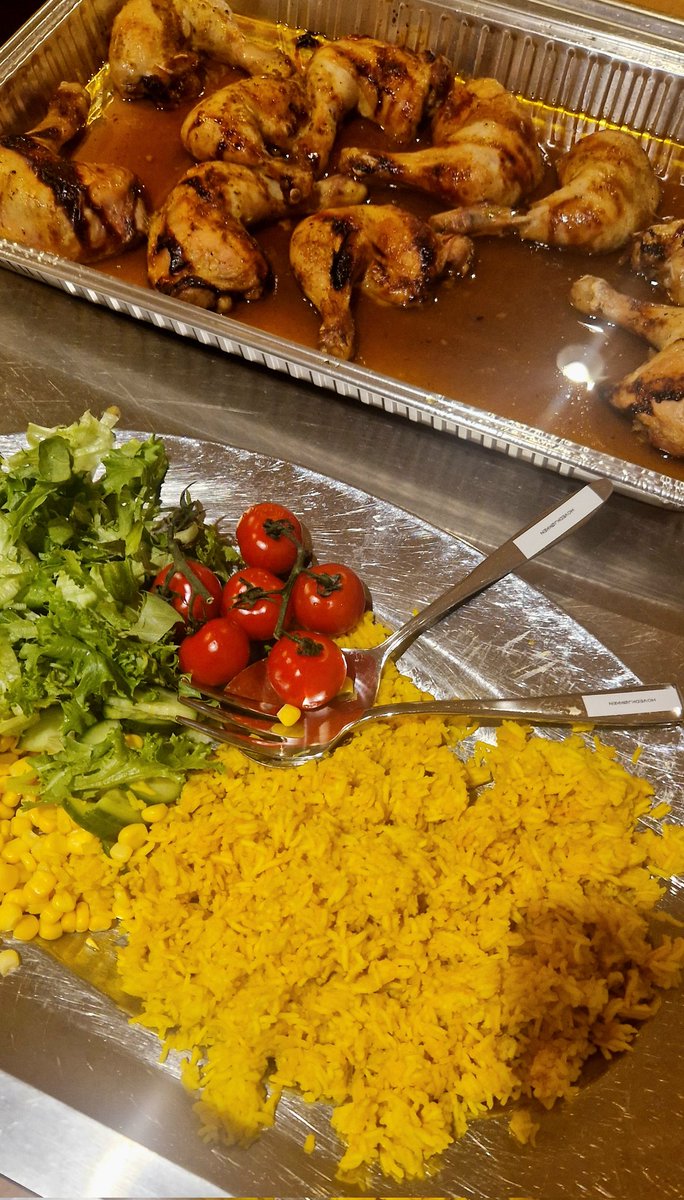 NorthernFrom's tweet image. Рубрика Моя работа. Сегодня был праздник Солнца. Старшие дети подготовили представление-сказку про солнце и северный  ветер, потом на улице изображали Солнце 😊☀️ Был праздничный обед и солнечные булочки на десерт. Хорошее завершение рабочей недели. Всем солнечных выходных. 👋