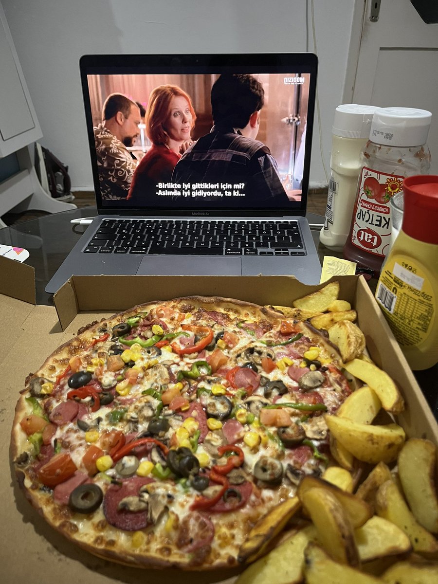 Pis beslenerek satc izledigim kutsal cuma günleri