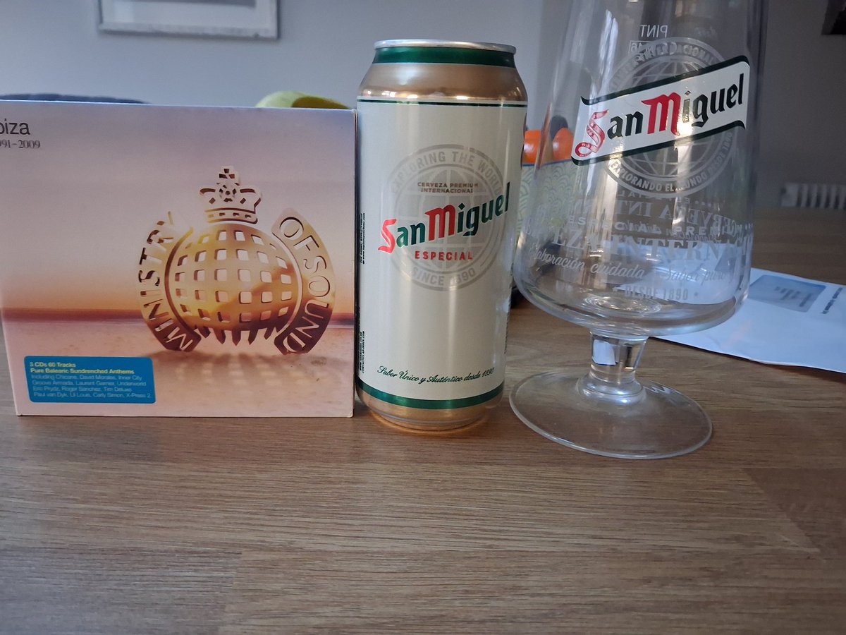 The essential  Friday  afternoon  double act 👌( kids , that's a CD by the way) 🙄