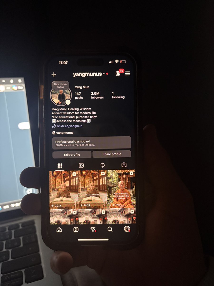 shalevhvs's tweet image. Everyone is copying this AI character.
And 99% of them are failing.

I know because I’m the one behind it.

I turned this single character into a viral empire:
👁️400M+ Organic Views
💰$300k Profit (90 Days)
👥5M Followers

Everyone is trying to copy the "look" but failing to copy…