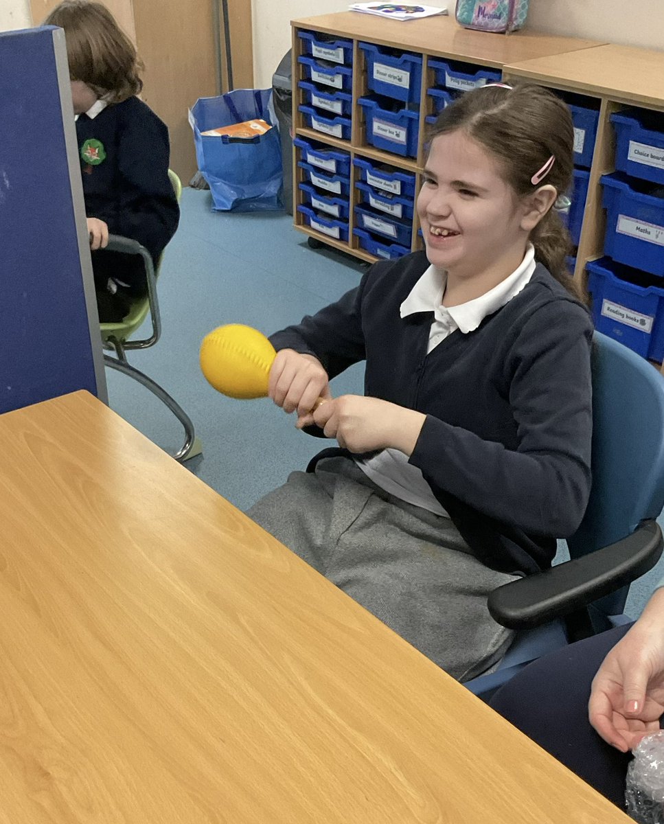 FoxWoodSchool's tweet image. 🎶 From exploring instruments to singing together, music sessions support sensory regulation, emotional expression, and pure joy.
📸 Here are some lovely moments of our pupils in Indigo Class enjoying their music lesson with Jon!
#MusicInEducation #SENDmusic